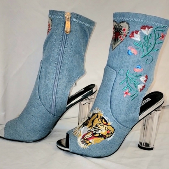 Cape Robbin Denim Embroidered Booties NEW (without box) Size 6.5 - Picture 4 of 9